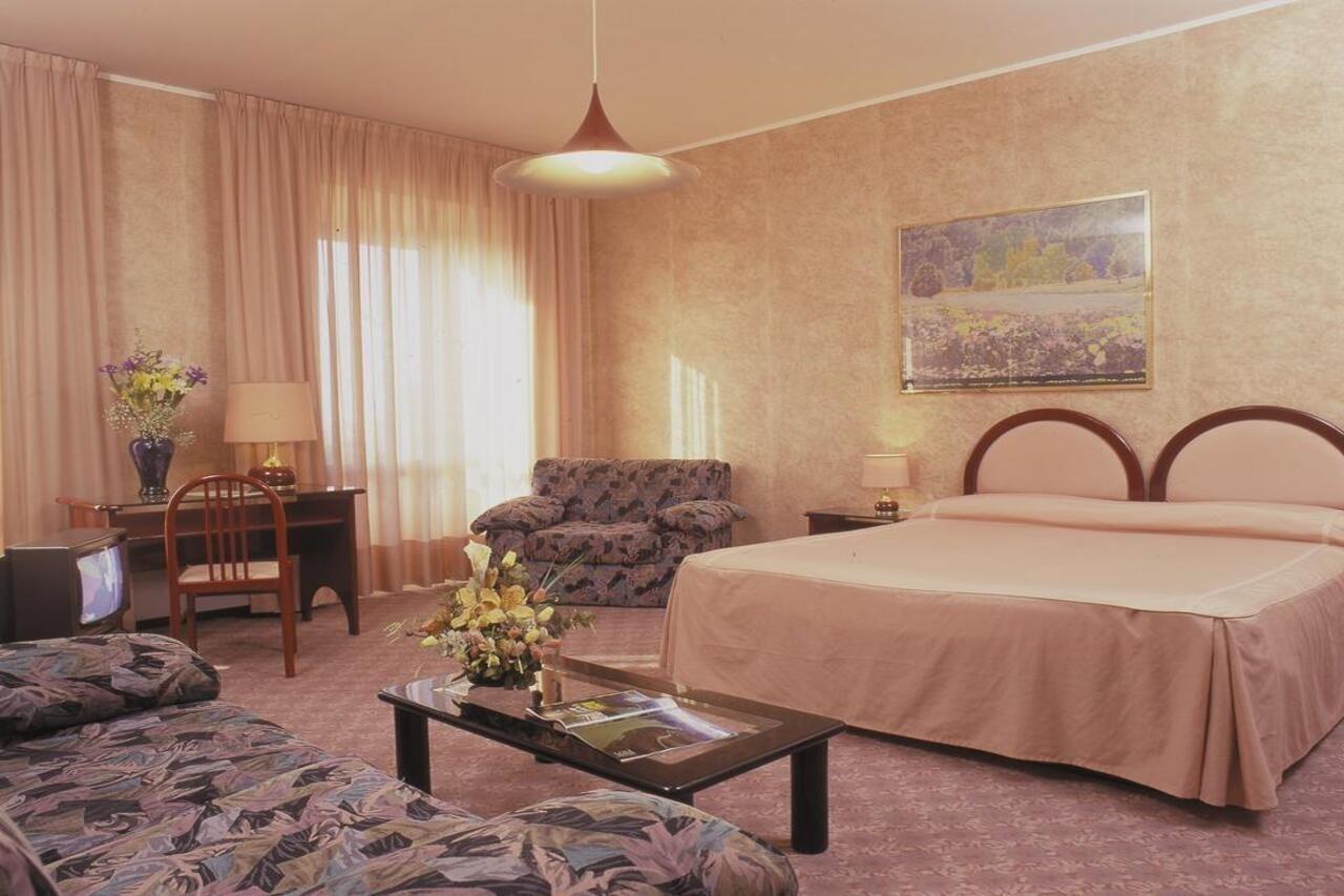 Balletti Palace Hotel Viterbo Pokoj fotografie